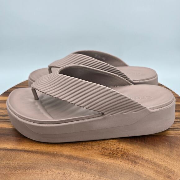 Crocs Sandals Womens 9 Taupe Groove Thong Slip On Platform Comfort Flip Flops - Picture 3 of 8